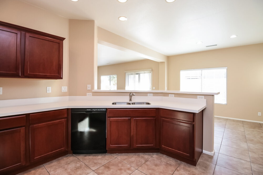 Building Photo - 735 W Fruit Tree Ln