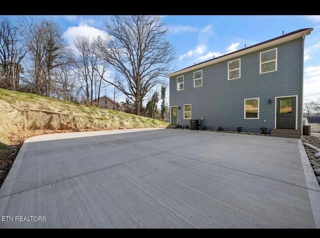 Building Photo - 3429 Garden Dr