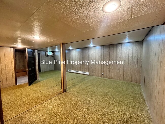 Building Photo - 1190 York Dr