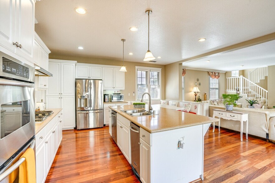 Building Photo - 1148 Promenade St