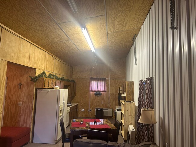 Building Photo - FULLY FURNISHED ONE BEDROOM APARTMENT