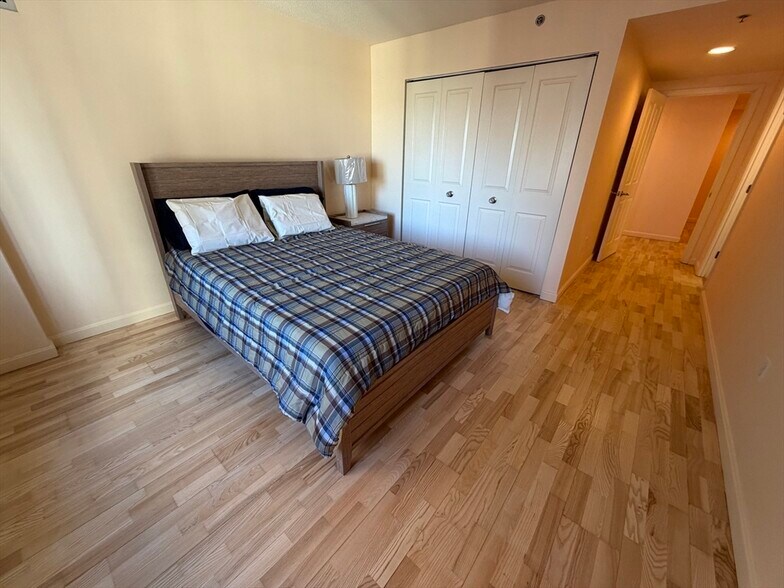 Building Photo - 8 Museum Way