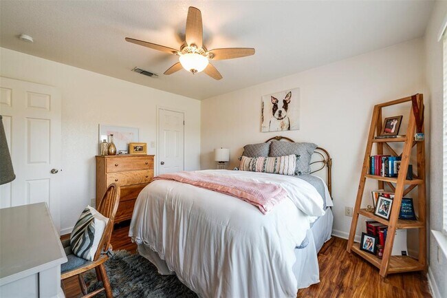 Building Photo - 201 E 35th St