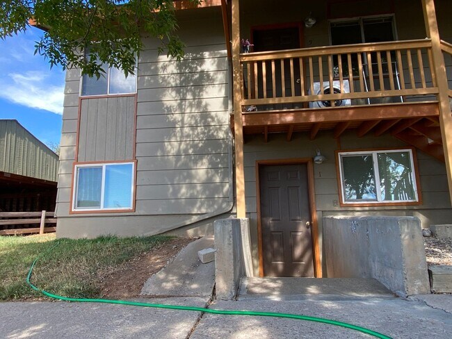 Building Photo - Downstairs Two Bedroom Apt in Bayfield