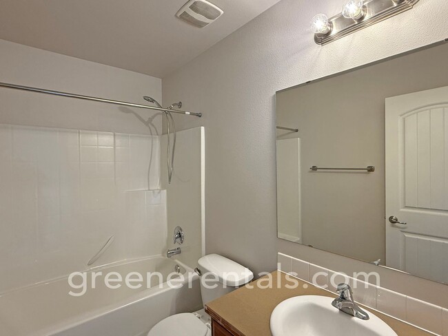 Building Photo - 4BR/2.5BA with Bonus Loft and Den in Lacey