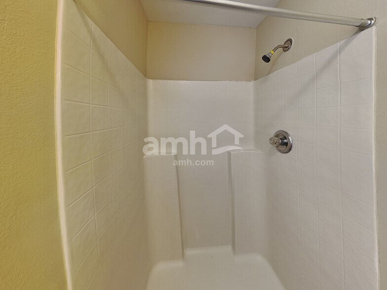 Building Photo - 3275 Hunters Chase Loop