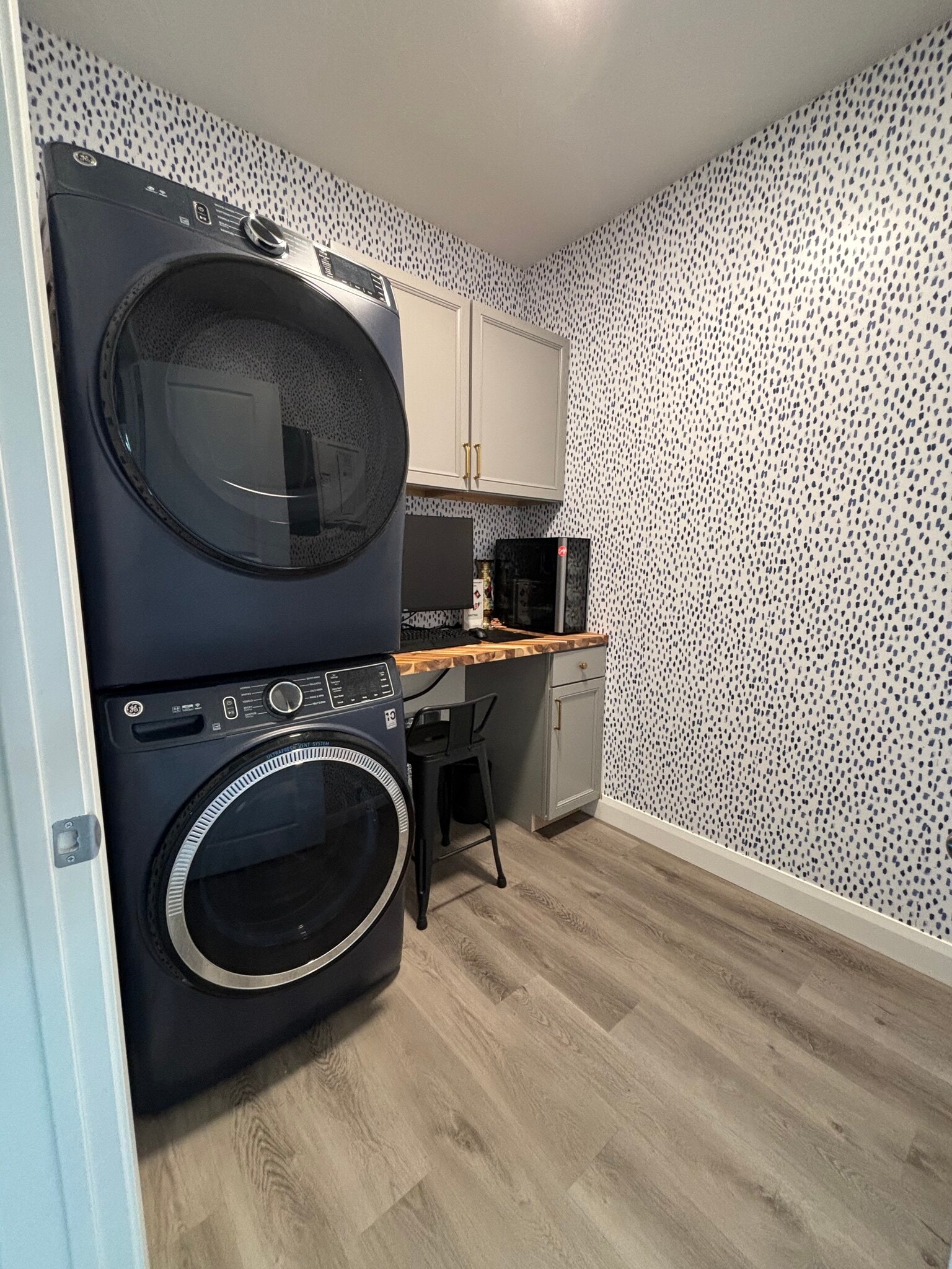 Laundry/Office Space - 5801 S Garnet Dr