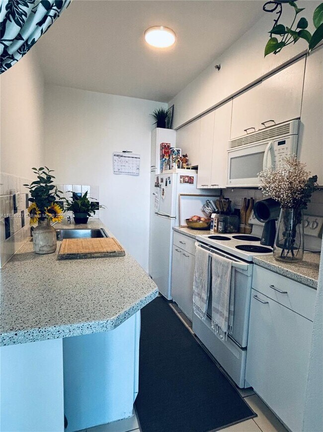 Building Photo - 1500 Bay Rd