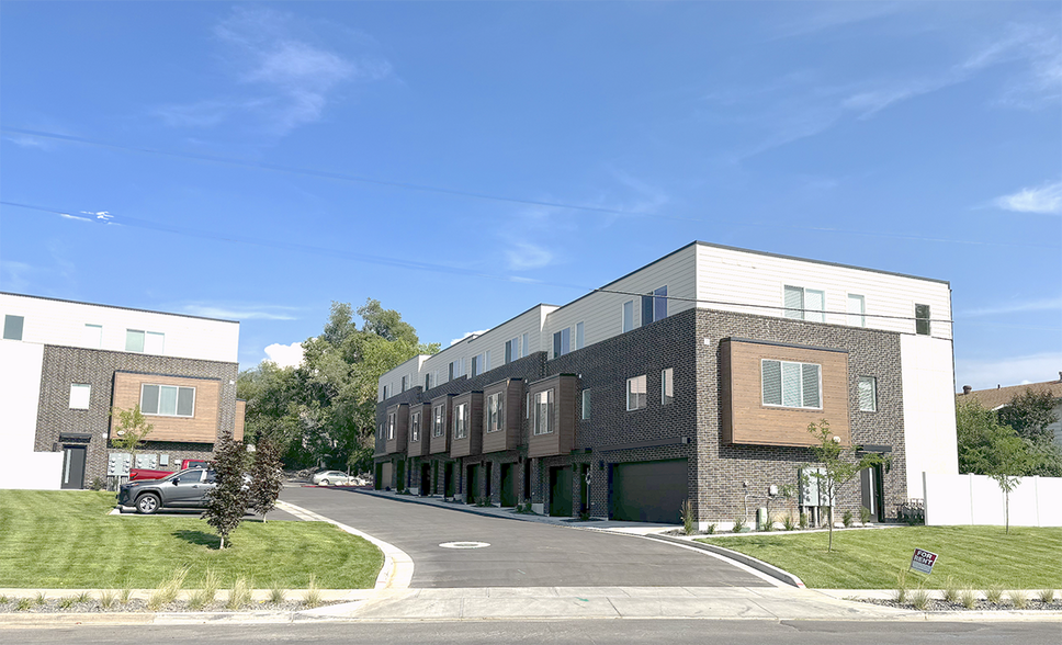 Building Photo - 2061 S Main St