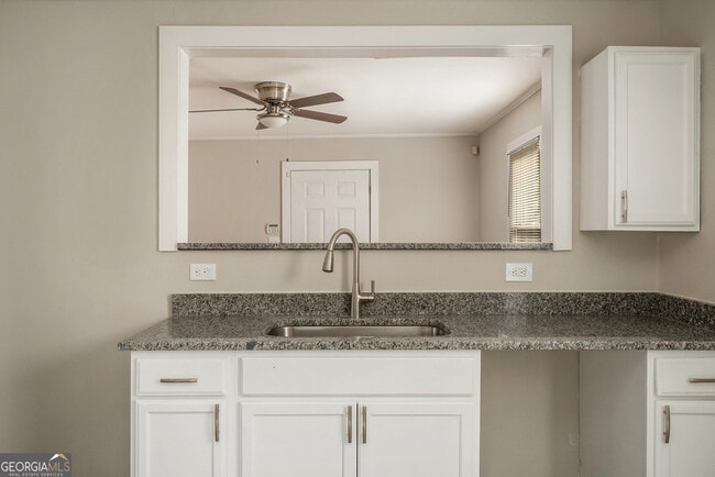 Building Photo - 973 Lawton St SW