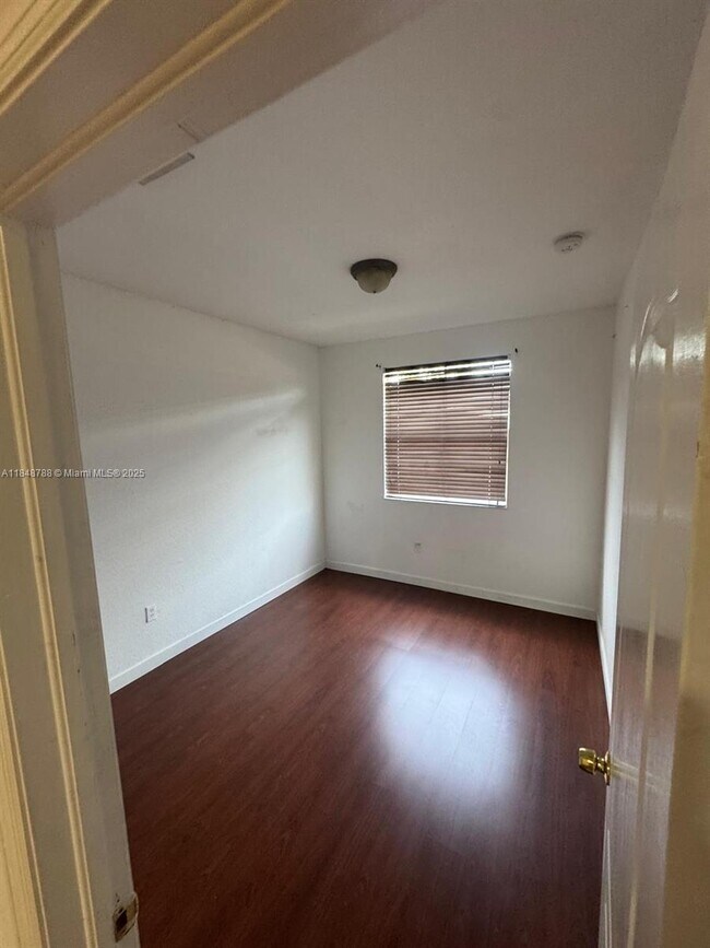Building Photo - 15071 SW 9th Ln