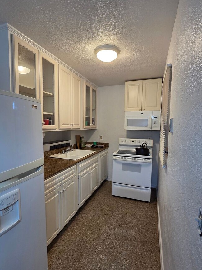 Building Photo - Cozy 3 Bed, 1 Bath Home~Afforable~New Mech...