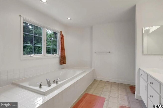 Building Photo - 490 Adam Ln