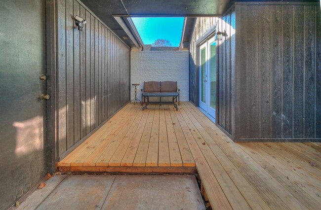 Building Photo - 3813 Ives Way