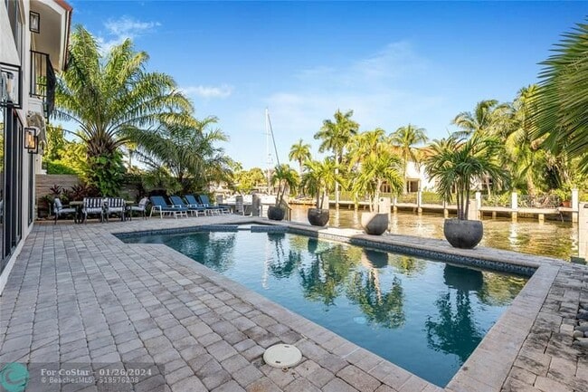 Building Photo - 808 Solar Isle Dr