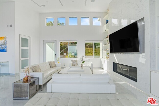 Building Photo - 28405 Via Acero