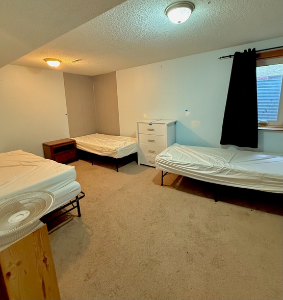 Building Photo - 2221 Polk St NE