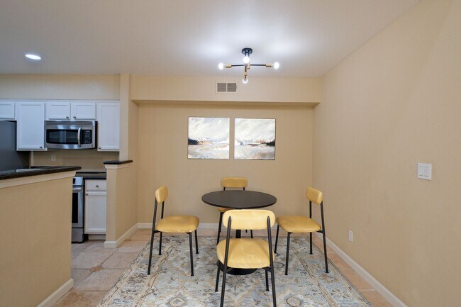 Building Photo - Fabulous 2 bedroom condo for rent in San R...