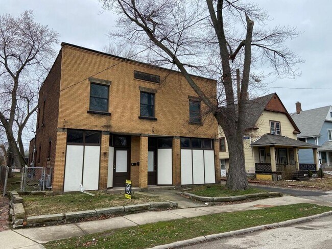 Building Photo - 2082 West 95th Street #03