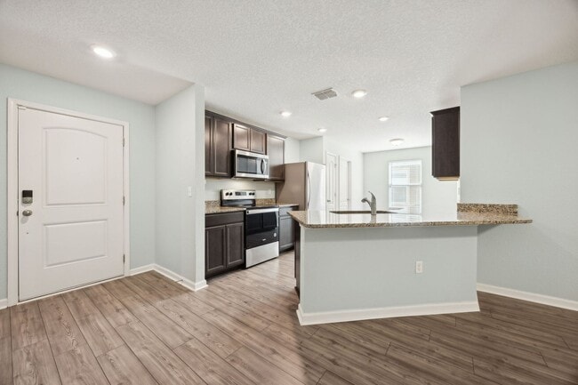 Building Photo - Adorable 3/2 in Lumber Creek