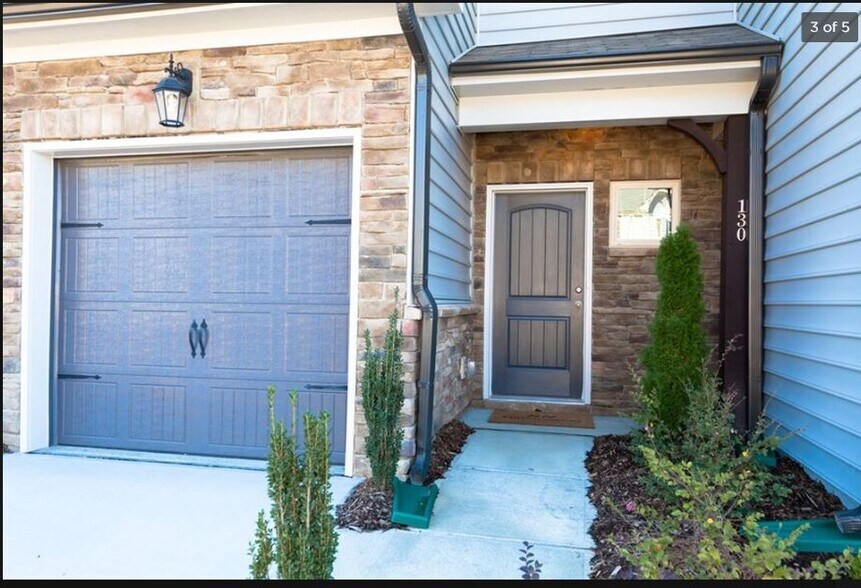 Building Photo - 130 Rubrum Dr