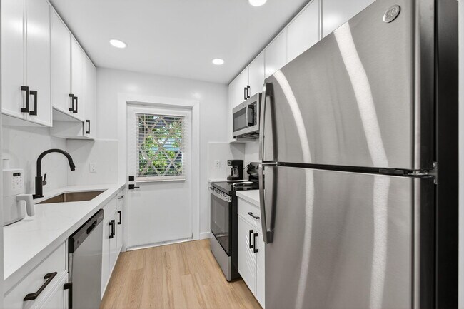 Building Photo - 800 Tropic Blvd