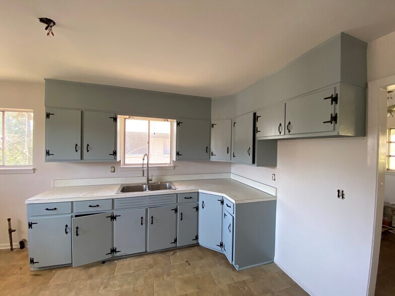 Building Photo - 536 81st St S