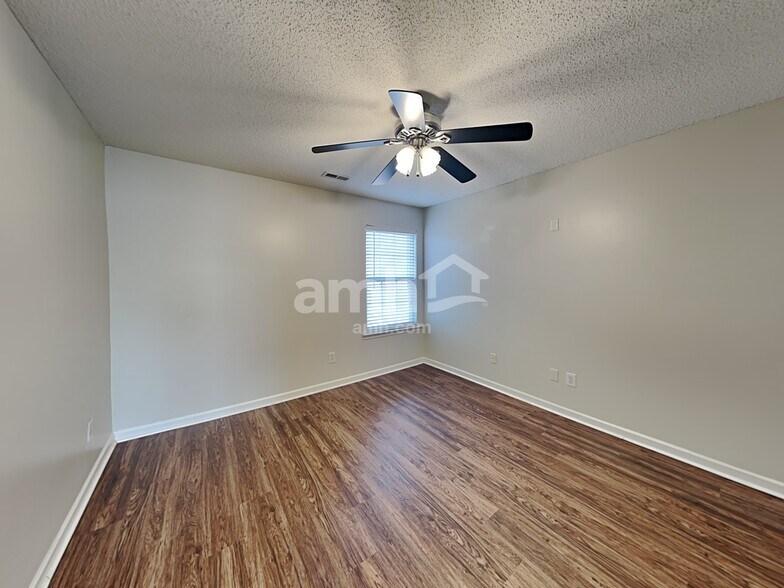 Building Photo - 8836 Laurel Run Dr