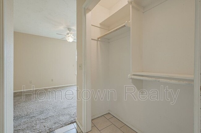 Building Photo - 2000 Twisted Oak Cir