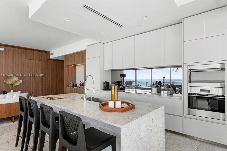 Building Photo - 5775 Collins Ave
