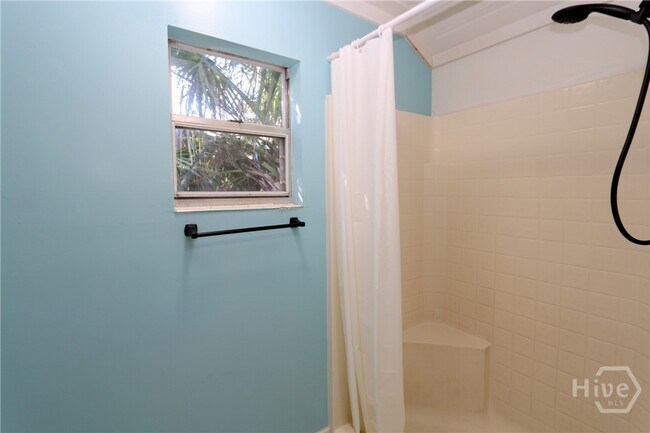 Building Photo - 201 Lovell Ave