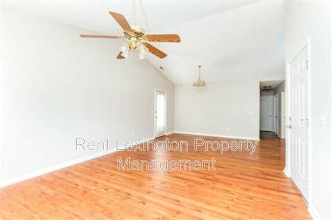 Building Photo - 300 Elkchester Cir