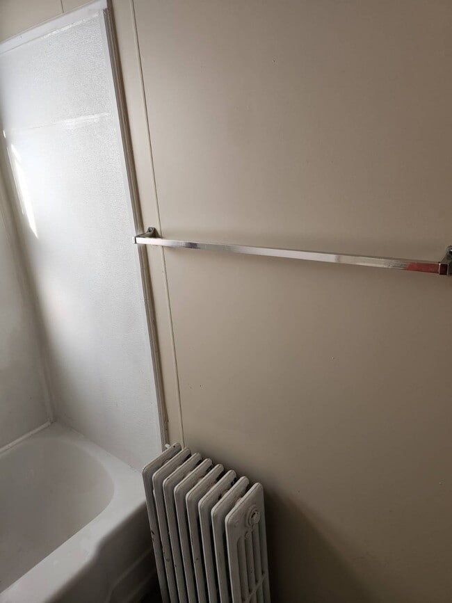 Building Photo - 2120 Highland Ave