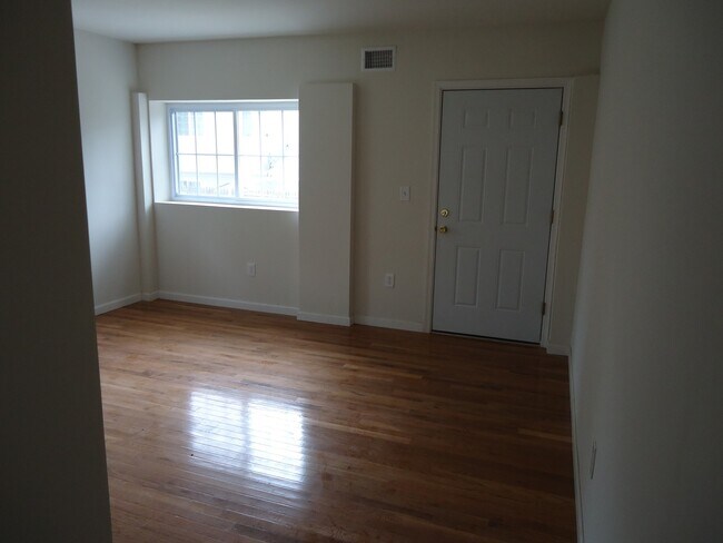 Building Photo - 8029 Erdrick St