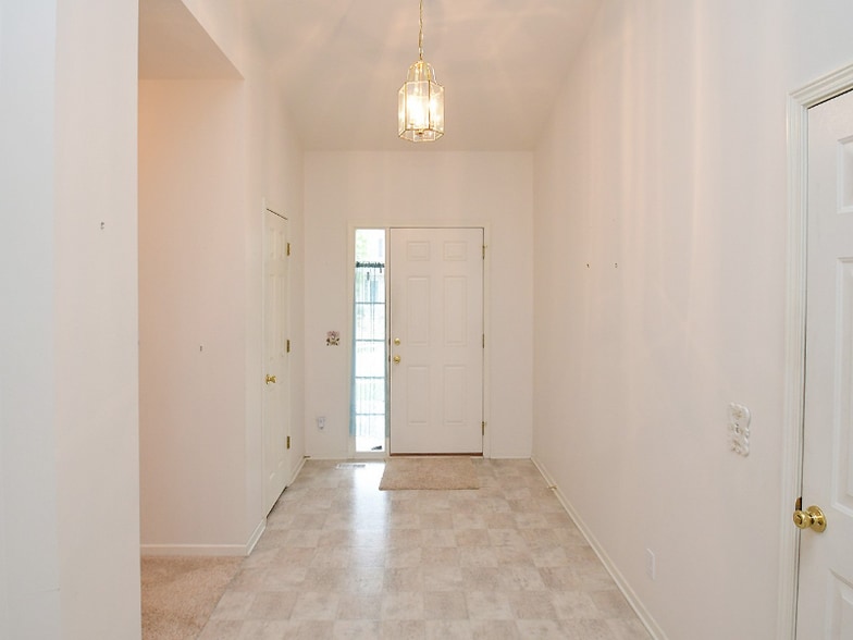 Building Photo - 5018 S 194th Ave