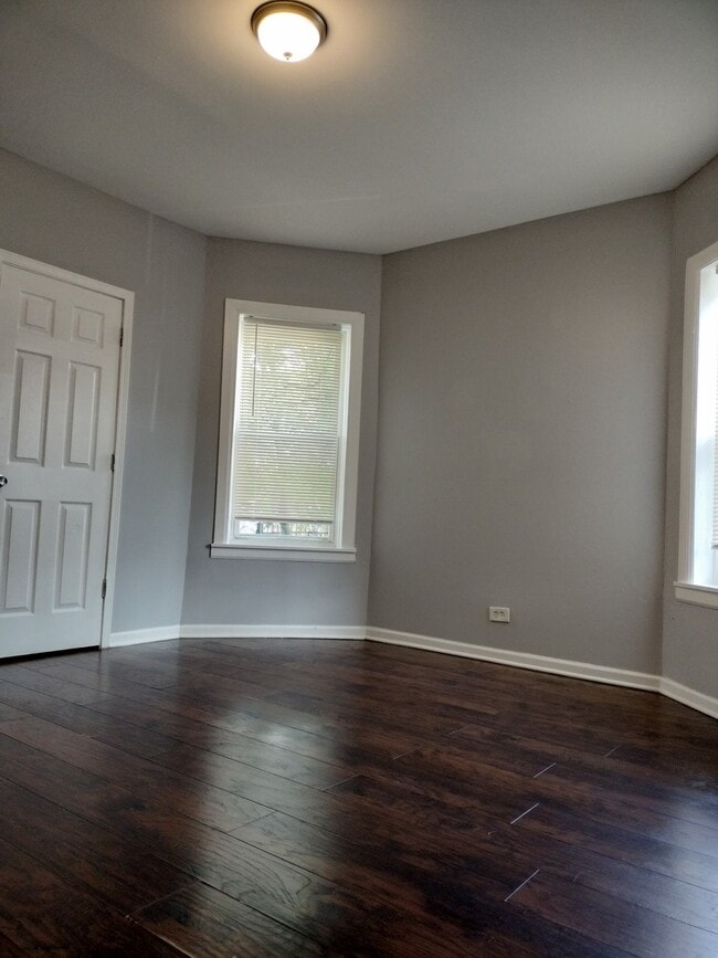 Building Photo - 2525 E 72nd Pl