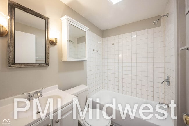 Building Photo - 1319 N Alton Ave