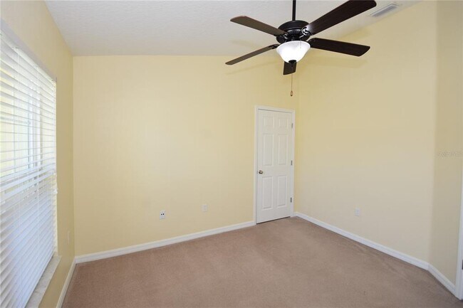 Building Photo - 56 Pin Oak Dr