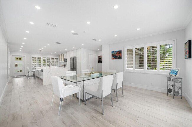 Building Photo - 1733 Coral Gardens Dr