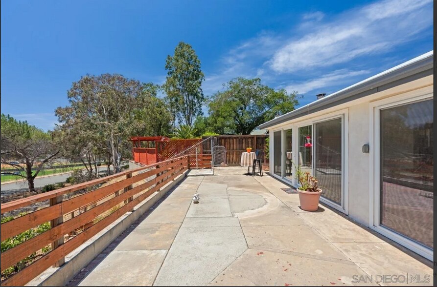 Building Photo - 8151 Beaver Lake Dr