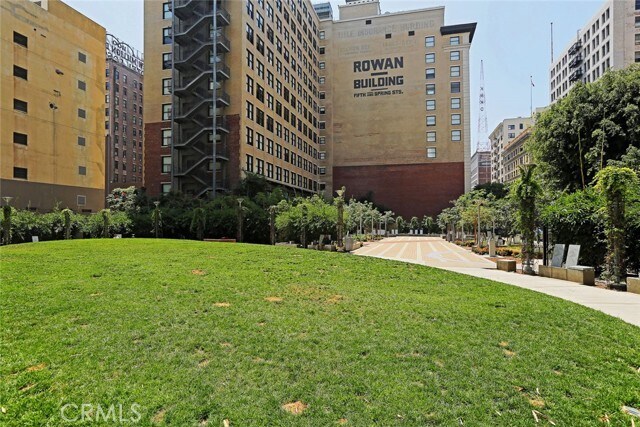 Building Photo - 460 S Spring St