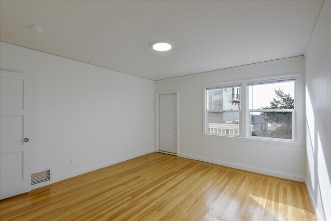 Building Photo - 1487 34th Ave