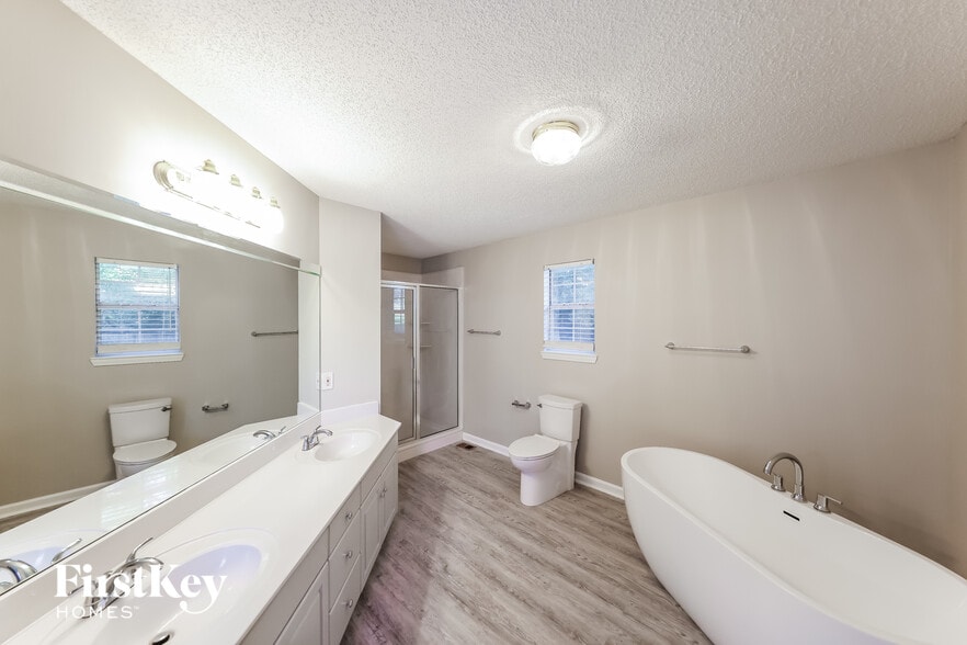 Building Photo - 805 14th Ave