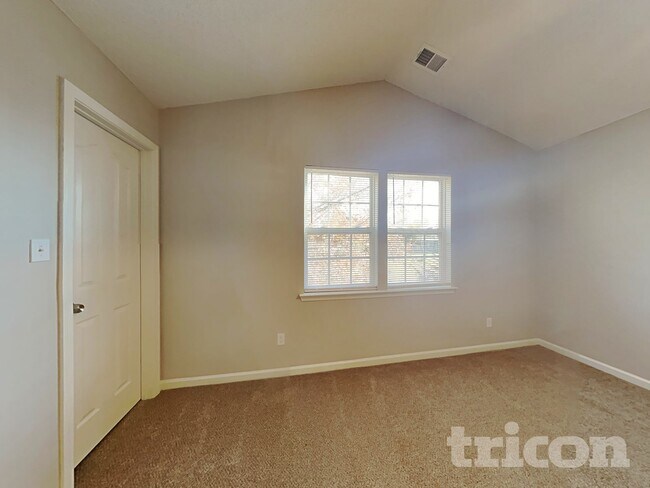 Building Photo - 2009 Fort Manden Dr