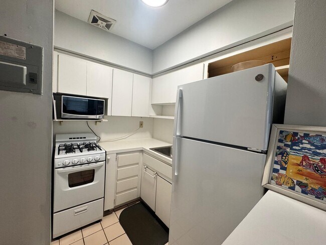 Building Photo - 2001 S Ocean Dr