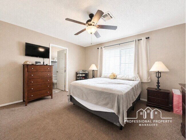 Building Photo - “Spacious 4-Bedroom, 2-Bath Home with Solar Panels in Yuma”
