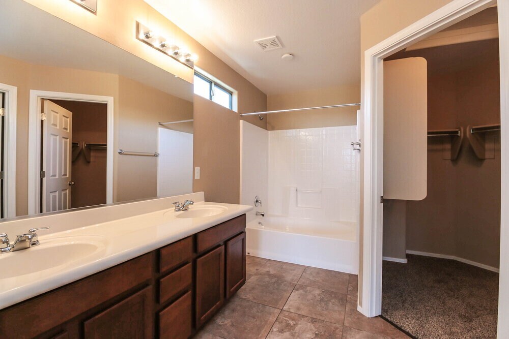 Building Photo - 7826 S 50th Dr