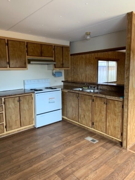 Building Photo - 299 Canal Trce