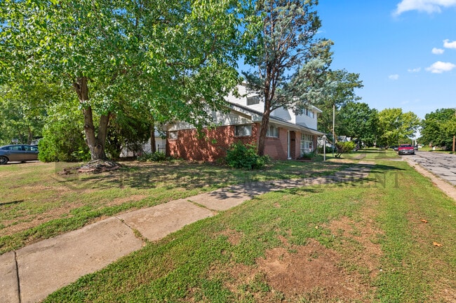 Building Photo - 4949 E Orme St