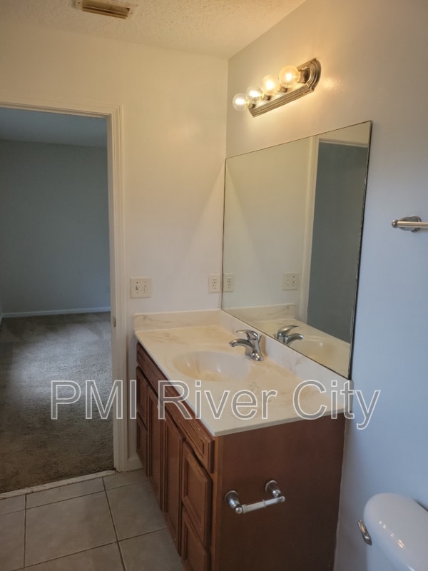 Building Photo - 1390 Old Middleburg Rd N